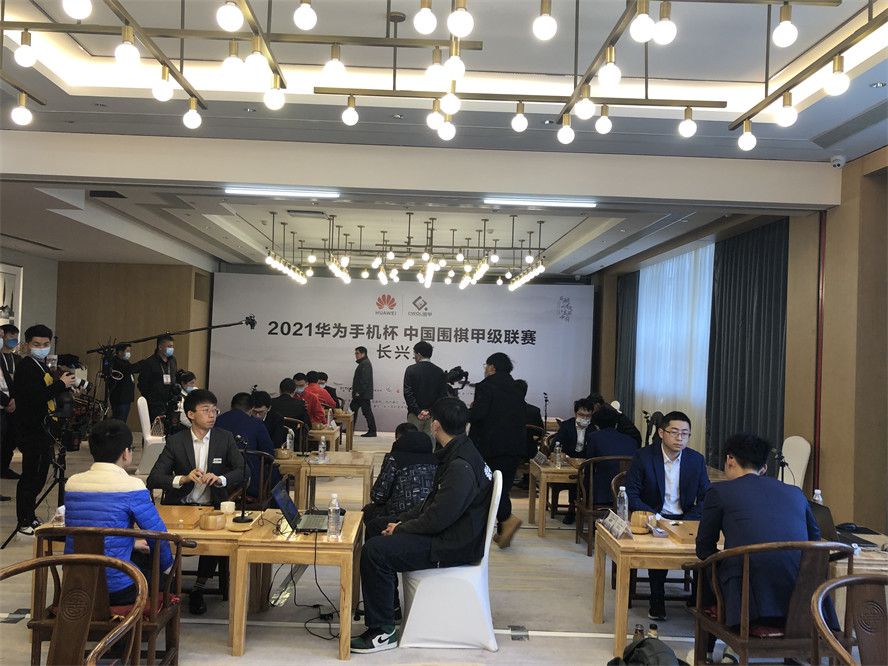 米利唐安切洛蒂：“他的康复和库尔图瓦一样，进展顺利，可能会在赛季结束前复出。